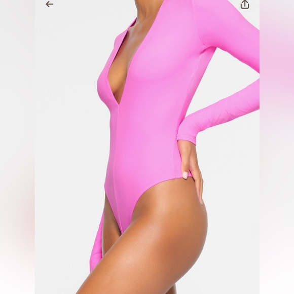 SKIMS NWT Fits Everybody Plunge Neck Bodysuit - Neon Orchid - Picture 2 of 4
